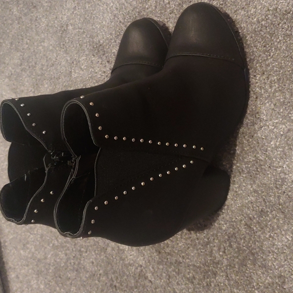 Lauren Conrad's boots - Picture 3 of 4